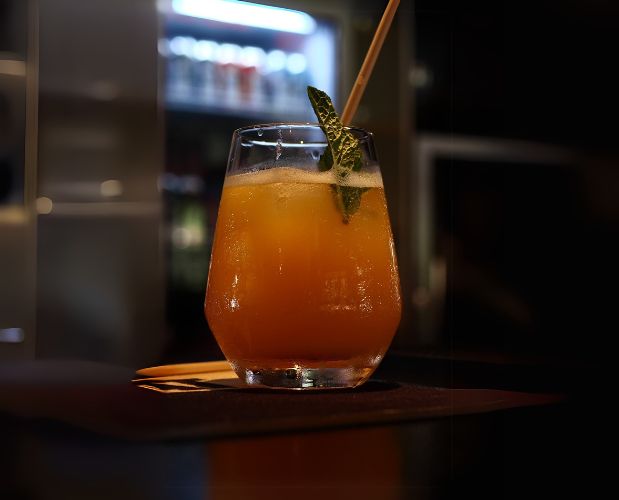 Cocktail TROPICAL BOOSTER Rhum, Sirop passion, Mangue, Coco, Citron vert JUST ONE BEER gradignan proche bordeaux - carte des cocktail