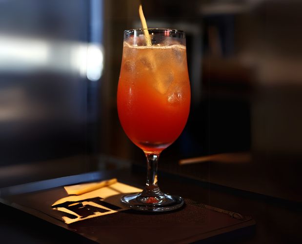 Mocktail PECHE SAUVAGE Jus de pêche, Sirop de framboise, Citron, Perrier JUST ONE BEER gradignan proche bordeaux - carte des cocktail