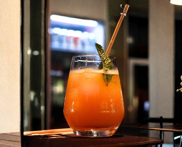 Mocktail TROPICAL CHILLER Jus de Mangue, Lait de coco, sirop de passion, Citron vert JUST ONE BEER gradignan proche bordeaux - carte des cocktail